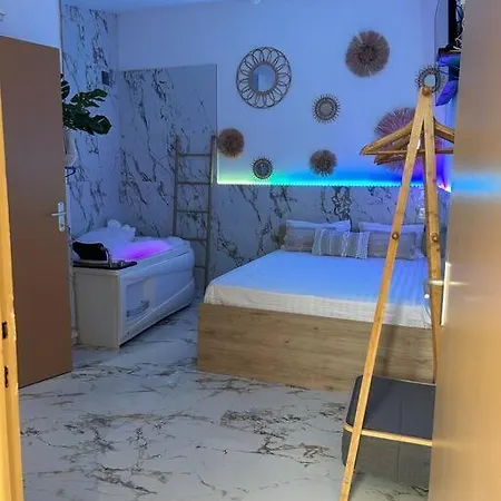 La Whiteroom Magnifique Avec Jacuzzi شقة بيربينيو